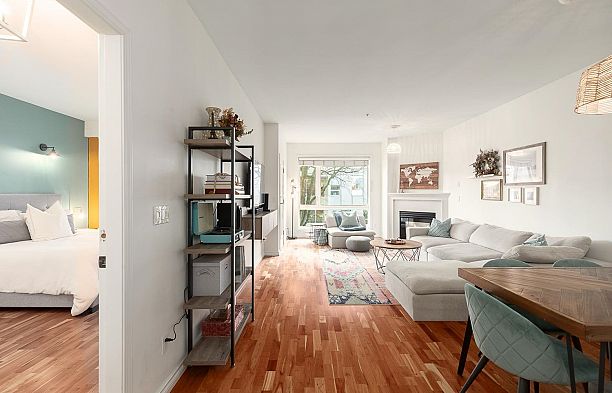 PH2 2577 Willow Street Fairview VW