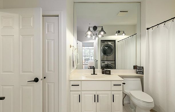 PH2 2577 Willow Street Fairview VW