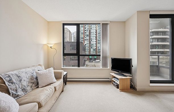 502 977 Mainland Street Yaletown