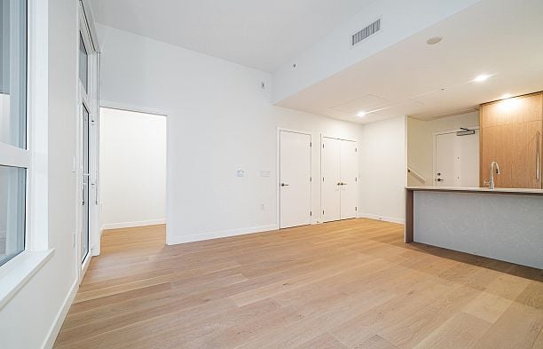 107 5212 Cambie Street Cambie