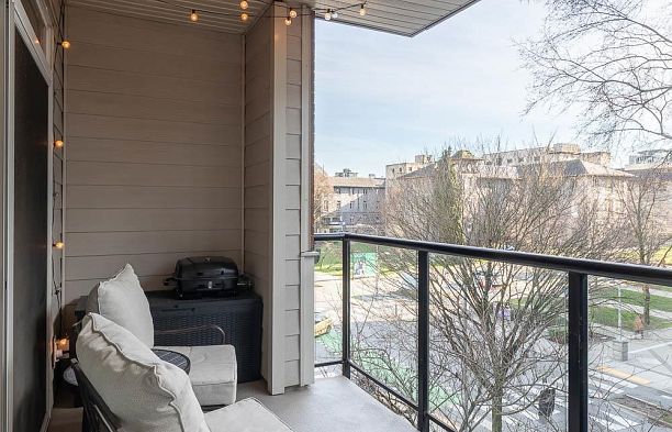 PH2 2577 Willow Street Fairview VW