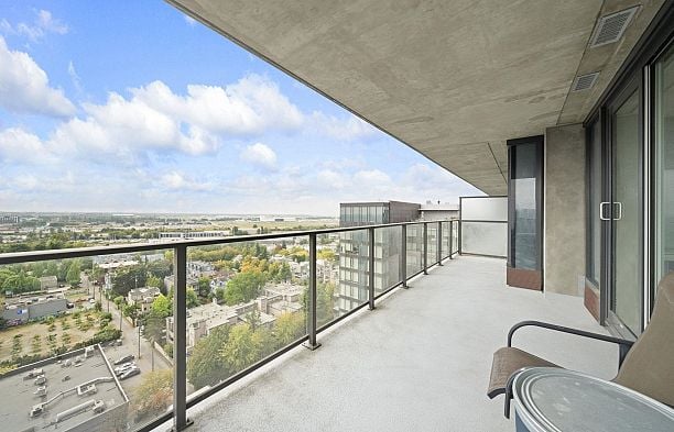 1808 8555 Granville Street S.W. Marine