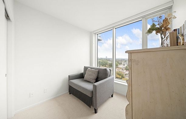 1808 8555 Granville Street S.W. Marine