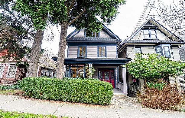 967 W 8th Avenue Fairview VW