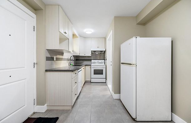 5828 Quebec Street Main