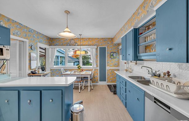 2225 W 22nd Avenue Arbutus