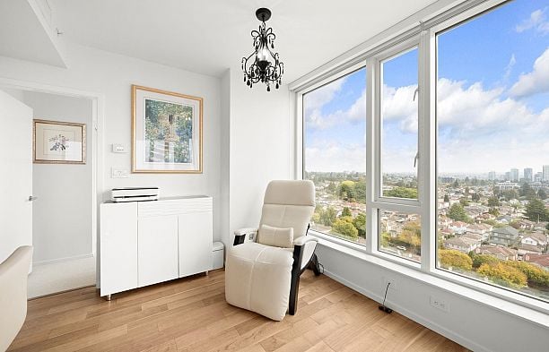 1808 8555 Granville Street S.W. Marine