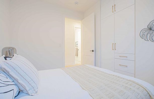 2 2785 W 21 Avenue Arbutus