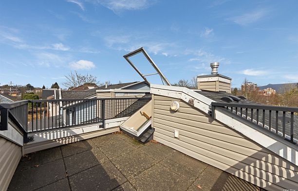 3249 Sophia Street Main