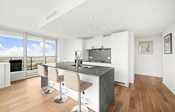 1808 8555 Granville Street S.W. Marine