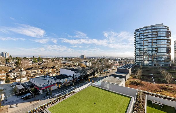 606 8415 Granville Street S.W. Marine