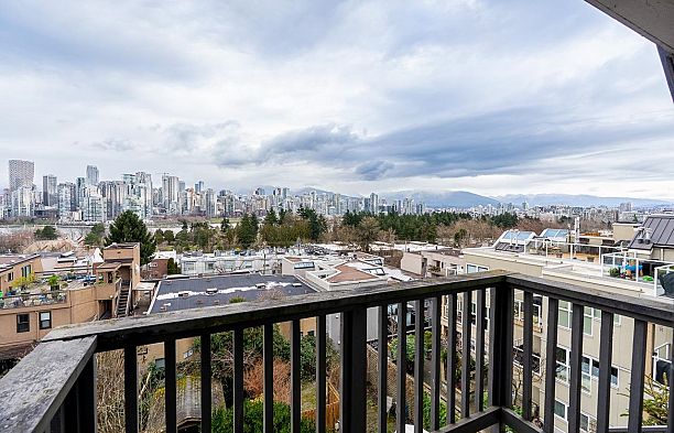 967 W 8th Avenue Fairview VW