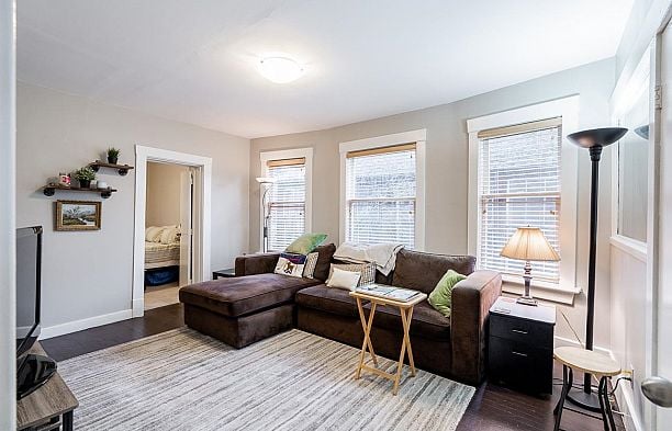 967 W 8th Avenue Fairview VW