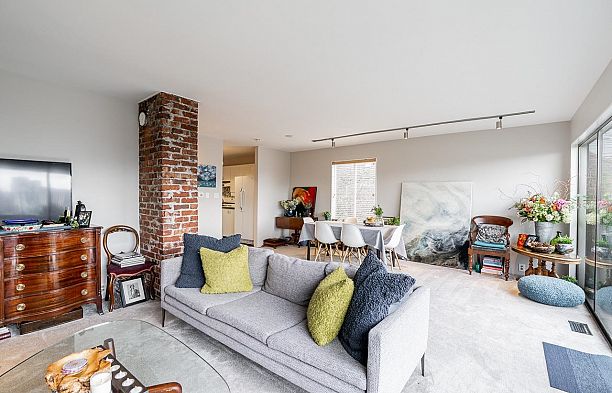 967 W 8th Avenue Fairview VW