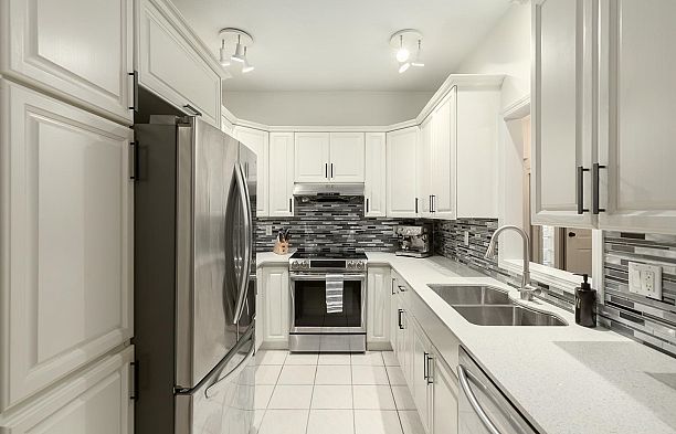 PH2 2577 Willow Street Fairview VW