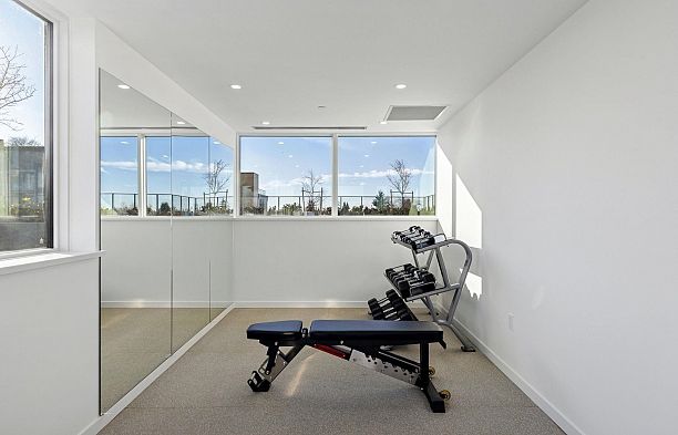 606 8415 Granville Street S.W. Marine