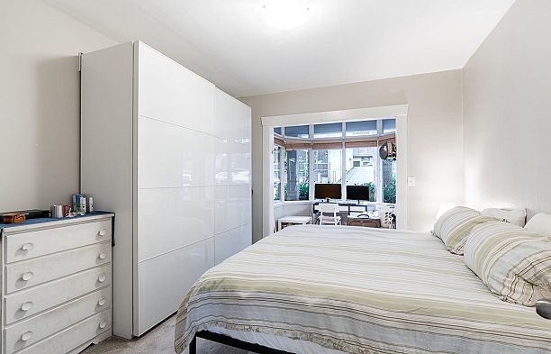 967 W 8th Avenue Fairview VW