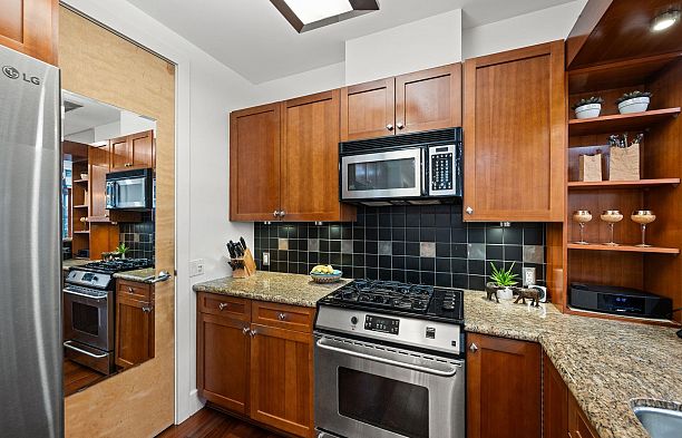 202 1750 W 2nd Avenue False Creek