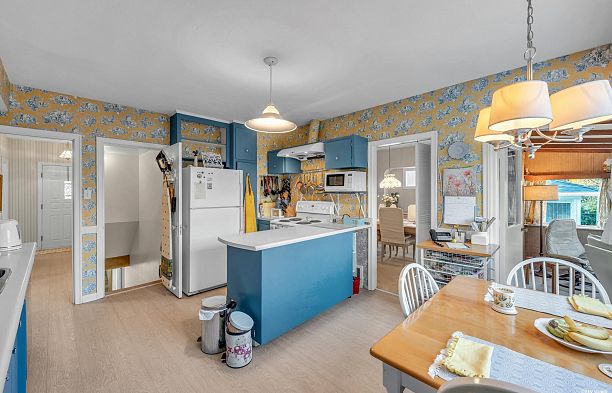 2225 W 22nd Avenue Arbutus