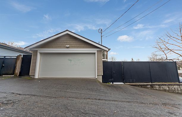 3249 Sophia Street Main