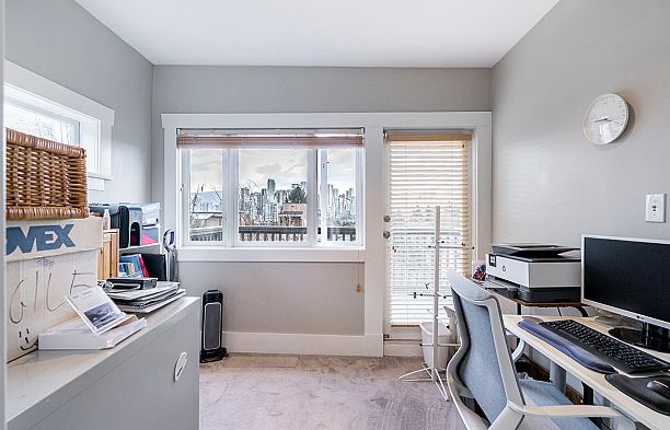 967 W 8th Avenue Fairview VW