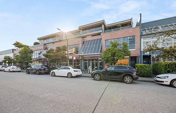 202 1750 W 2nd Avenue False Creek