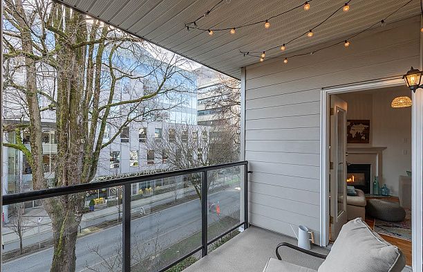 PH2 2577 Willow Street Fairview VW