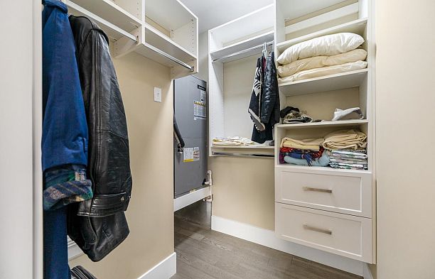 5828 Quebec Street Main