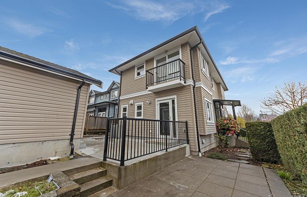 3249 Sophia Street Main