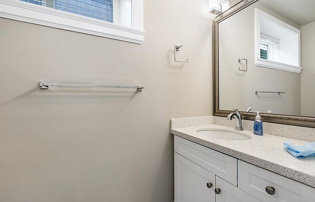 5828 Quebec Street Main