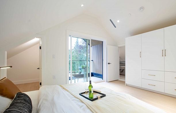 1 2785 W 21 Avenue Arbutus