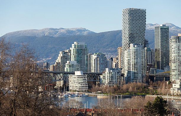 967 W 8th Avenue Fairview VW