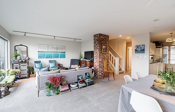 967 W 8th Avenue Fairview VW