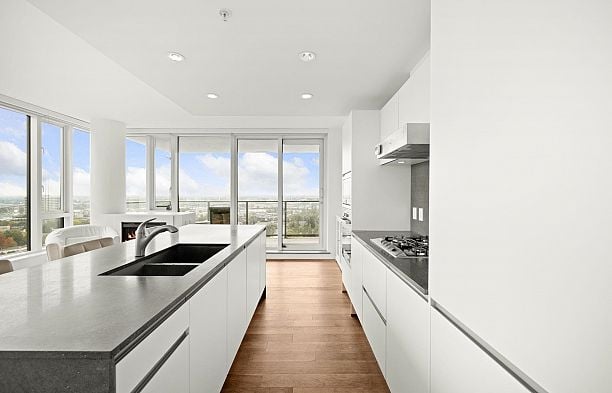 1808 8555 Granville Street S.W. Marine