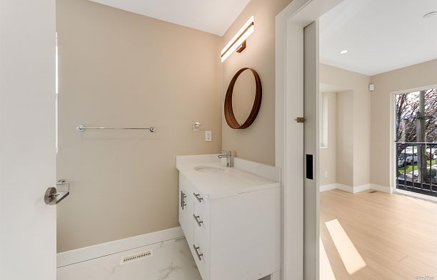 3249 Sophia Street Main