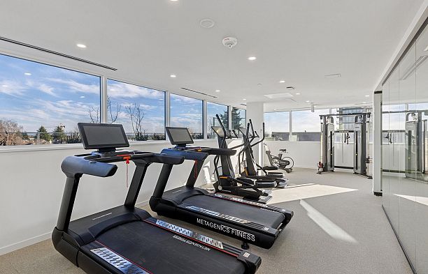 606 8415 Granville Street S.W. Marine