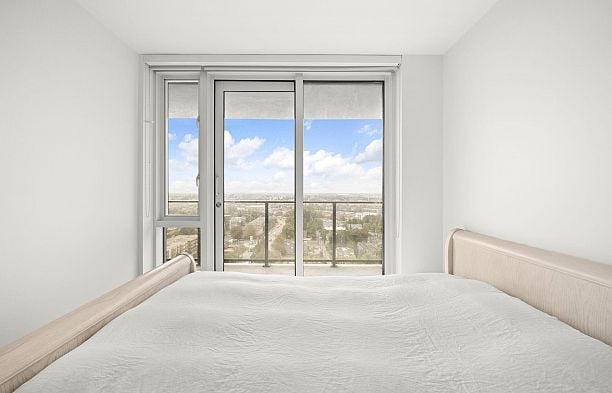 1808 8555 Granville Street S.W. Marine