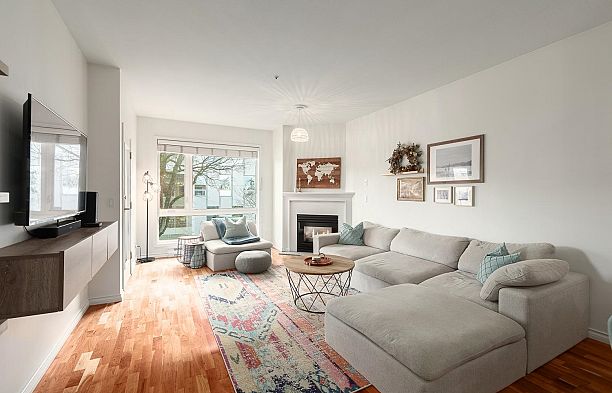 PH2 2577 Willow Street Fairview VW