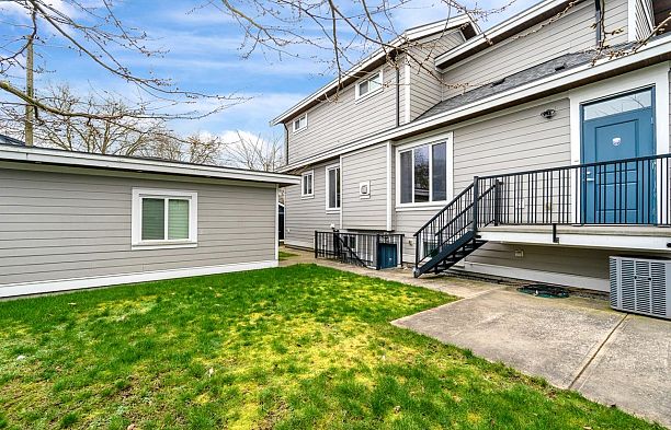 5828 Quebec Street Main