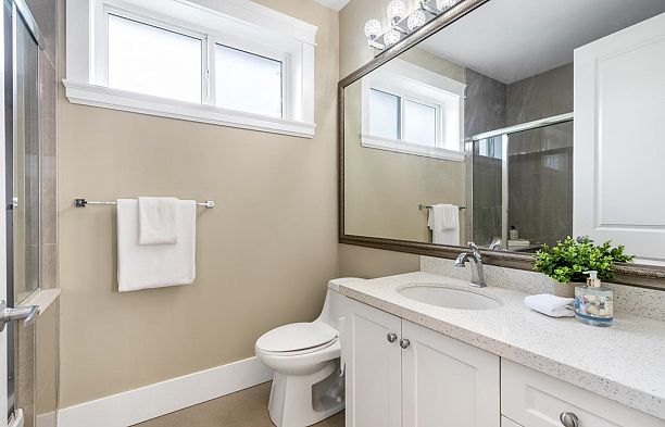 5828 Quebec Street Main