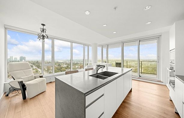 1808 8555 Granville Street S.W. Marine