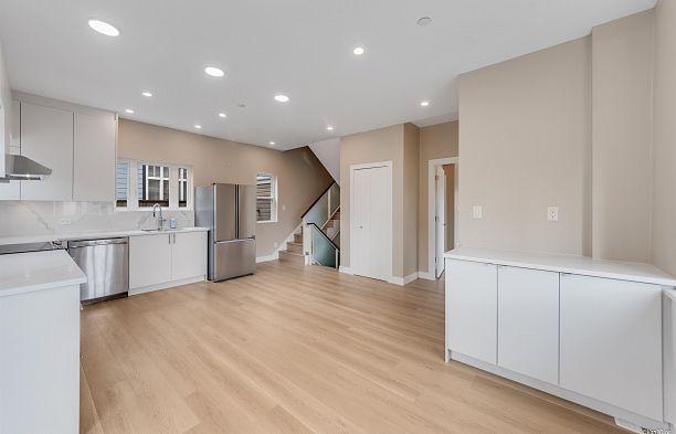 3249 Sophia Street Main