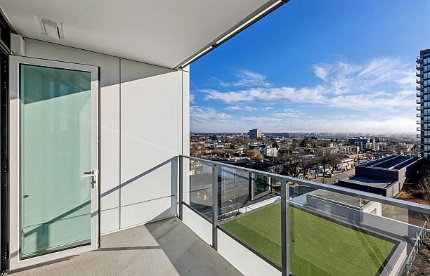 606 8415 Granville Street S.W. Marine