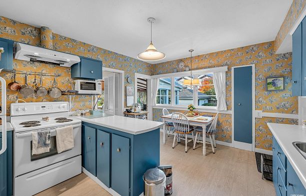 2225 W 22nd Avenue Arbutus