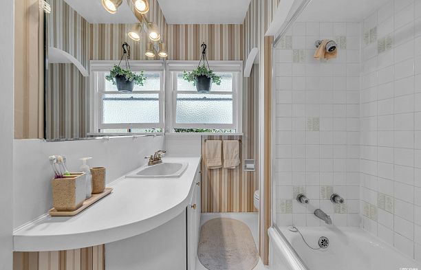 2225 W 22nd Avenue Arbutus