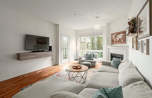 PH2 2577 Willow Street Fairview VW