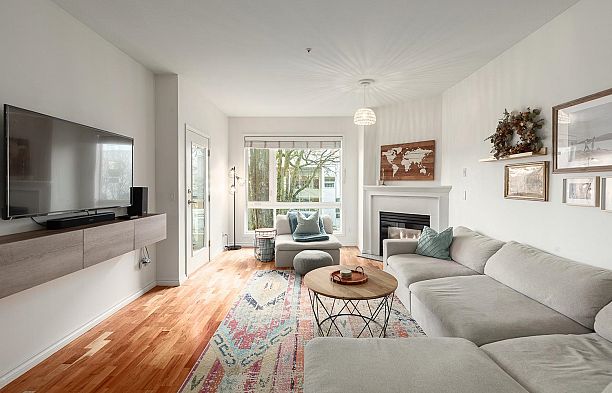 PH2 2577 Willow Street Fairview VW