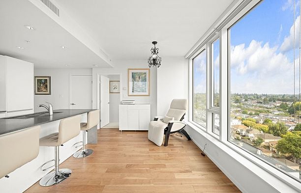 1808 8555 Granville Street S.W. Marine