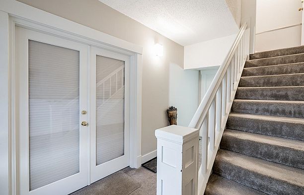 967 W 8th Avenue Fairview VW