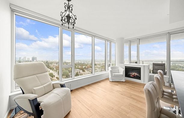 1808 8555 Granville Street S.W. Marine